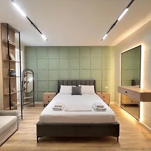 Syncron In The Center Of Appartement